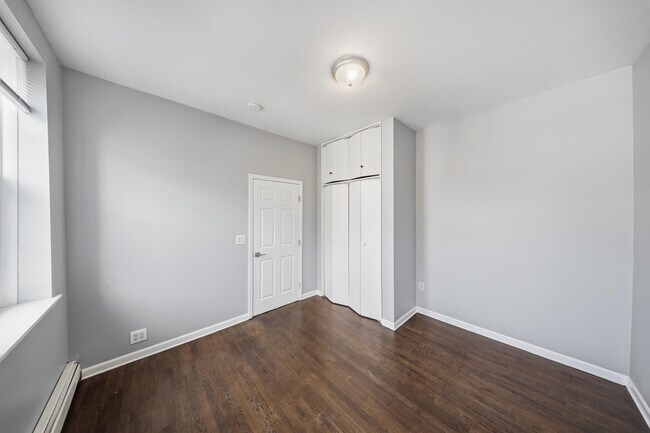 Building Photo - 303 3rd St