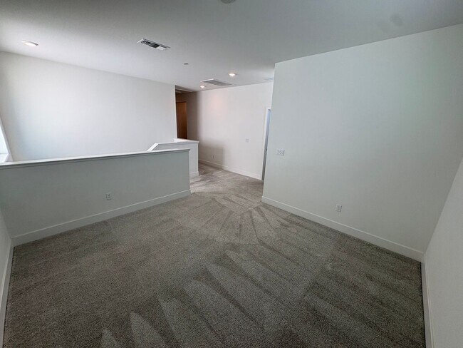 Building Photo - Beautiful 4 Bed 3 Full Bath Home with Solar in Brentwood