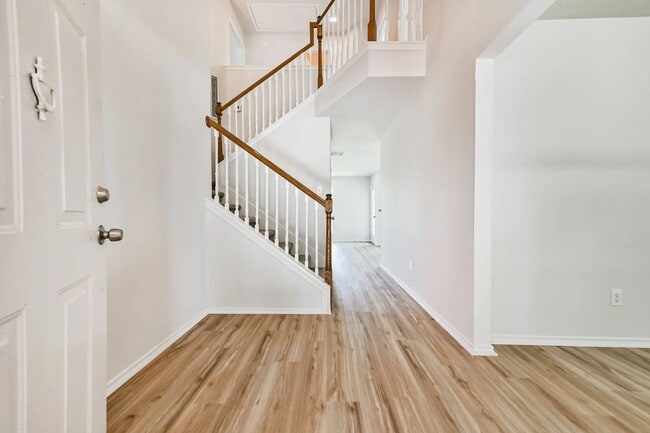 Building Photo - 106 Mango St