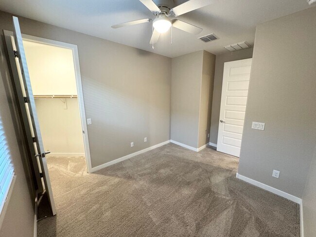 Building Photo - Beautiful Single Level Home Near Verrado!