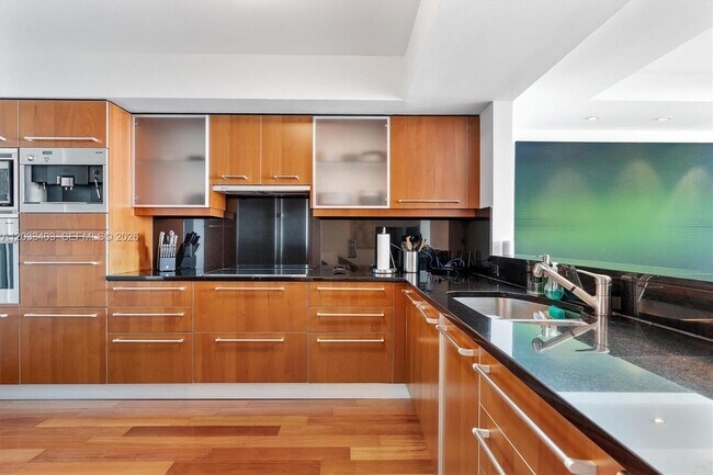 Building Photo - 1331 Brickell Bay Dr