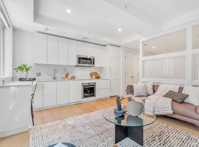 Primary Photo - 13976 35th Ave