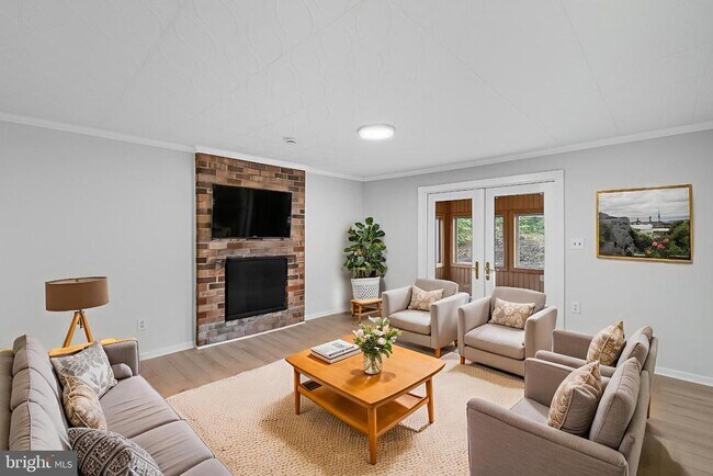 Building Photo - 210 Lastner Ln