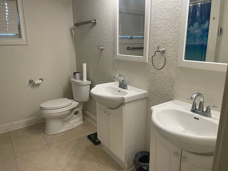 Building Photo - 323 Wildwood Way