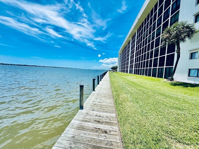 Building Photo - 250 S Sykes Creek Pkwy
