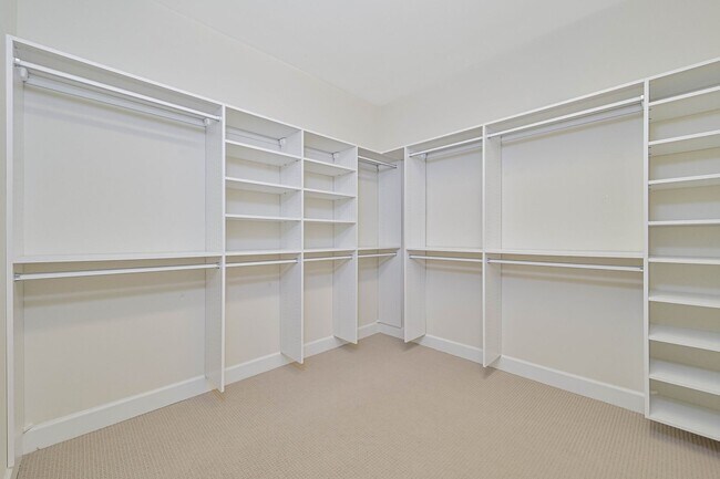 Building Photo - NOW AVAILABLE - 2/2 Plus Den Single Family Home in the Heart of Estero!