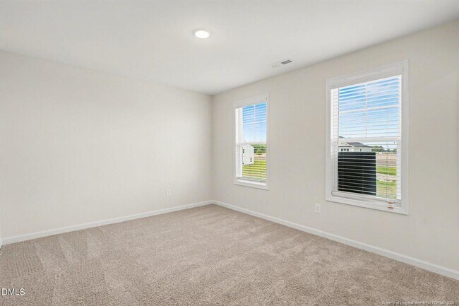 Building Photo - 92 Littlefield Ln