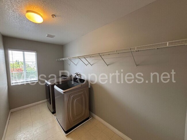 Building Photo - 16740 Inverrary Way
