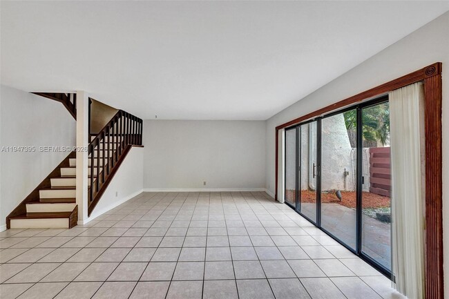 Building Photo - 2990 Oaktree Ln