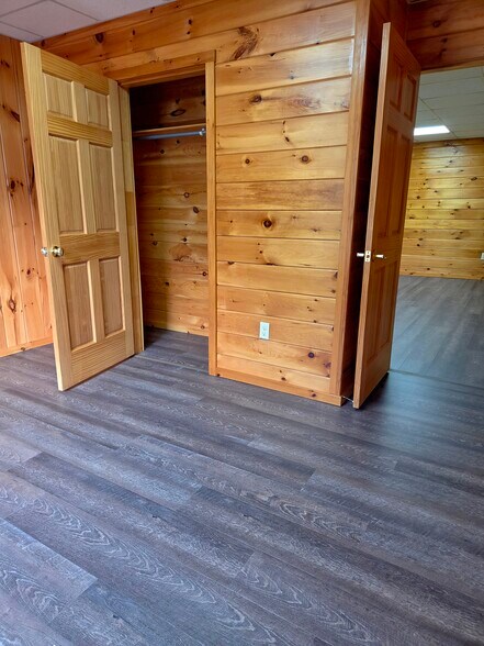 bedroom 1 closet - 32 Stagecoach Rd