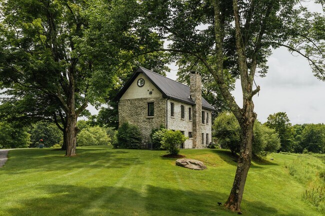 Building Photo - 358 Shelley Hl Rd