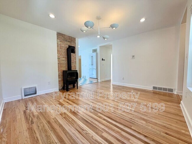 Building Photo - 262 Browning Ave