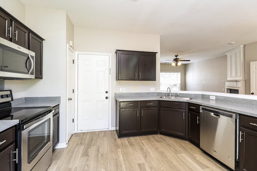 Building Photo - 2728 Wingdale Dr