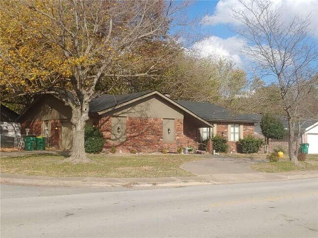 Building Photo - 4106 Watkins Ave