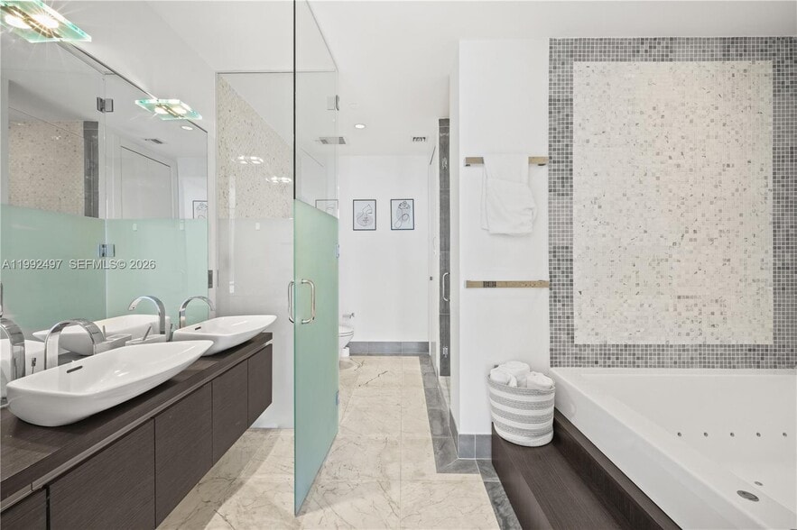 Building Photo - 200 Biscayne Boulevard Way