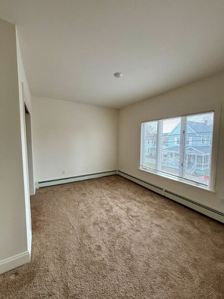 Building Photo - 85 Laverack Ave