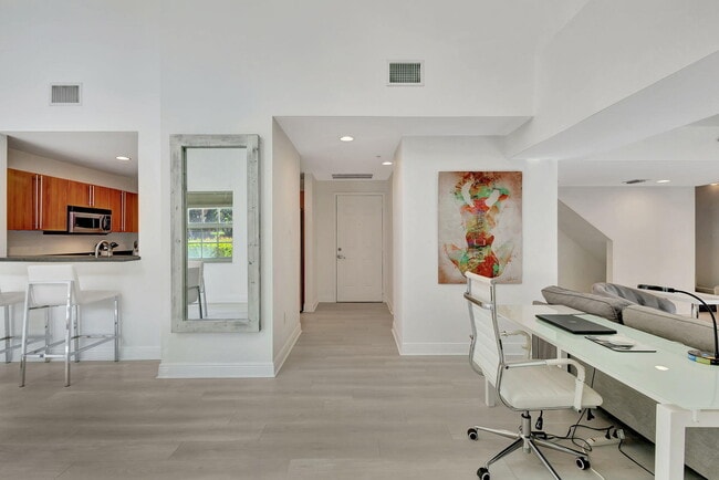 Building Photo - 610 Clematis St