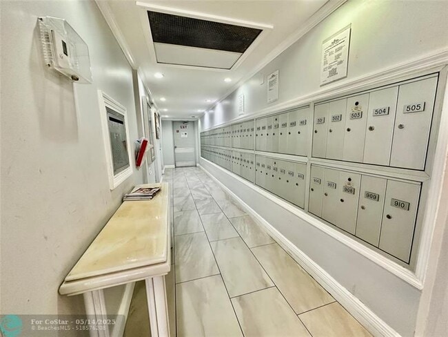 Building Photo - 2671 S Course Dr
