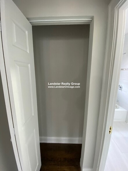 Building Photo - 736 Reba Pl