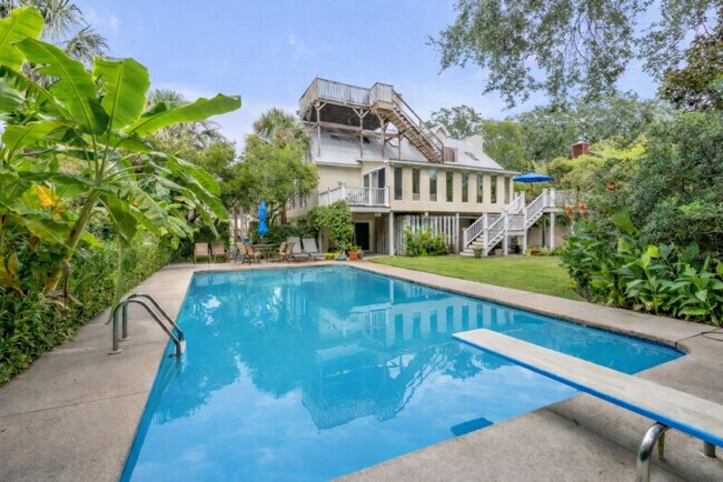 Building Photo - 209 Station 17 St