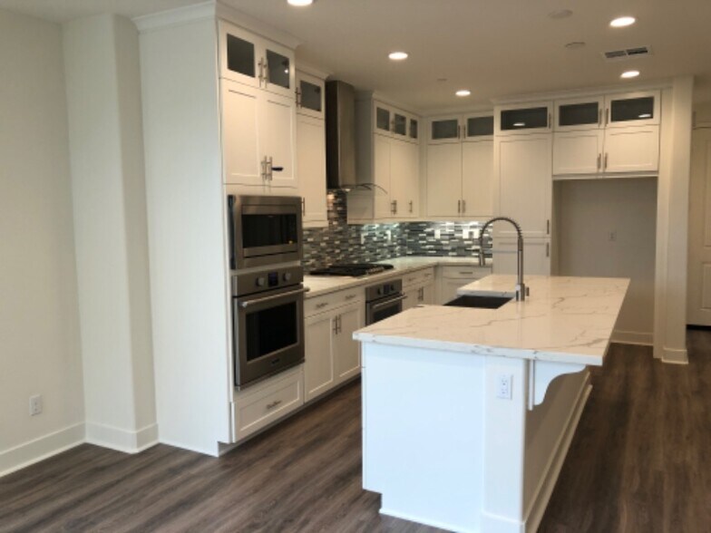 Building Photo - 12255 Chorus Dr