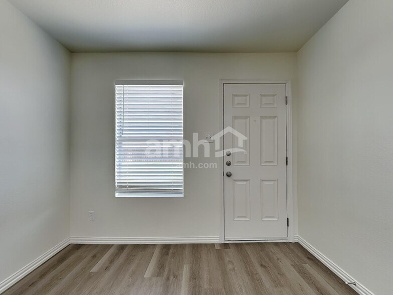 Building Photo - 2912 Mockingbird St