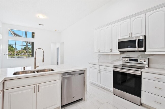 Building Photo - 646 Heritage Dr