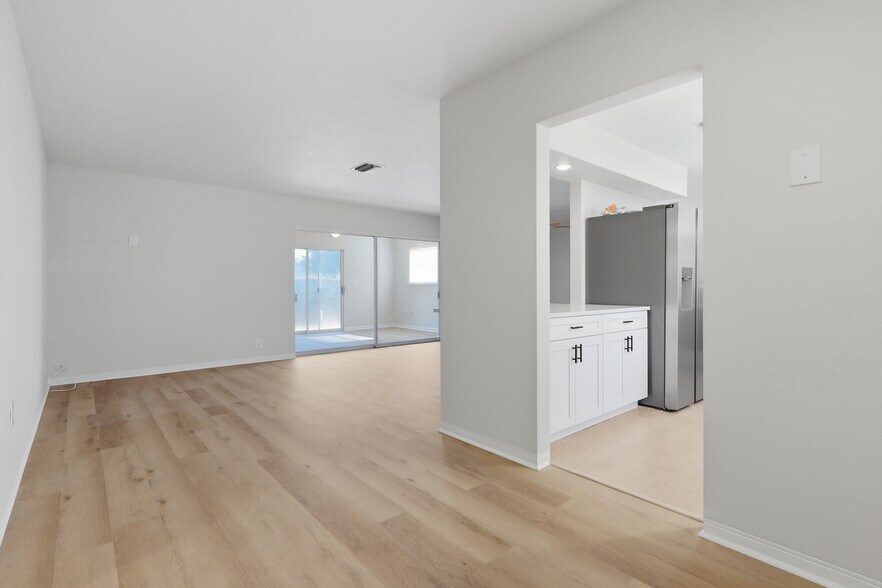 Building Photo - 5601 Forest Hills Dr