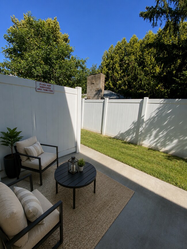 Building Photo - Skip Shared Laundry—Upgrade Your Lifestyle! he Yakima Home You've Been Waiting For.