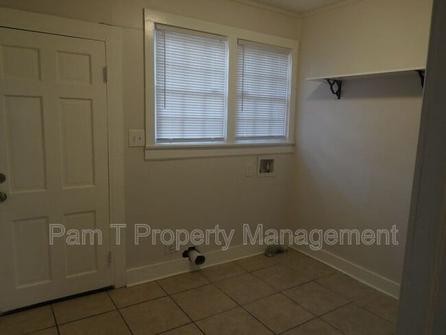 Building Photo - 633 W 35th St