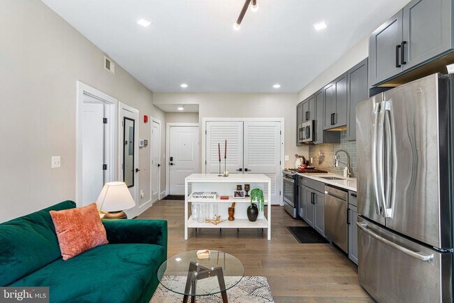 Building Photo - 1028 Bladensburg Rd NE