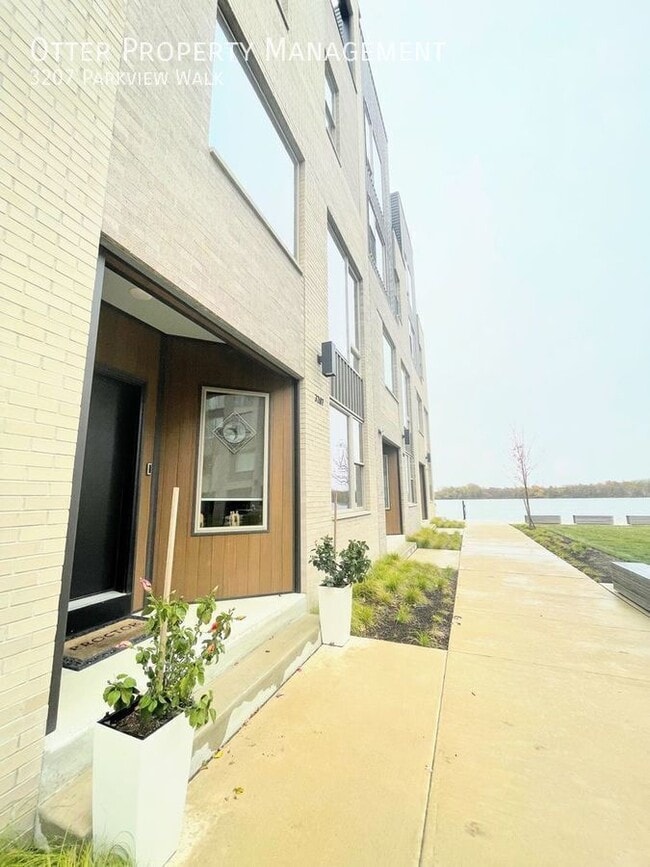 Building Photo - 3207 Parkview Walk