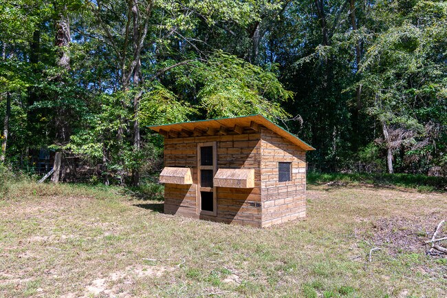 Building Photo - 2865 Old Thomson Rd