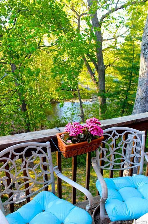 Building Photo - 197 Bridge St