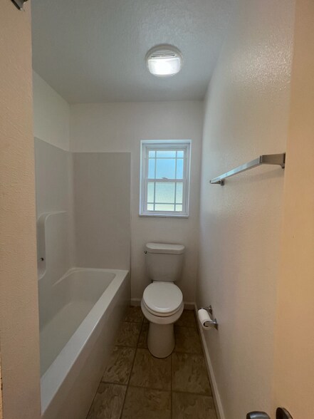 Building Photo - 3288 NE Caitlin Ln
