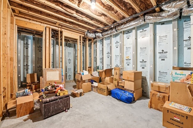 Building Photo - Luxury 5 Bed, 3.5 Bath Home on Large Lot !...