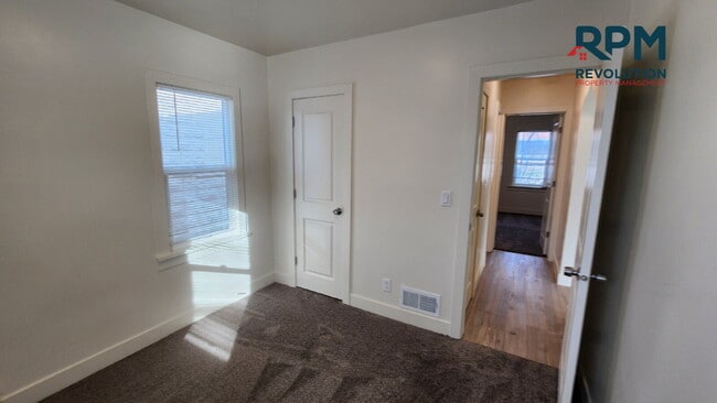 Building Photo - "Charming 3-Bed in Ogden: Spacious 1104 Sq Ft Living!"