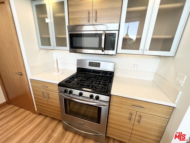 Building Photo - 503 N San Vicente Blvd