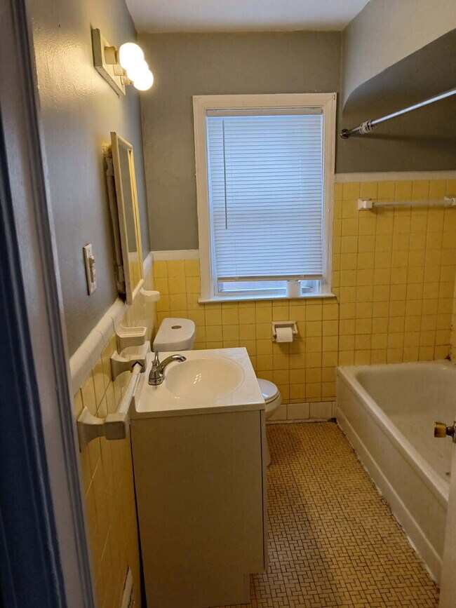 Building Photo - 12648 Mettetal St