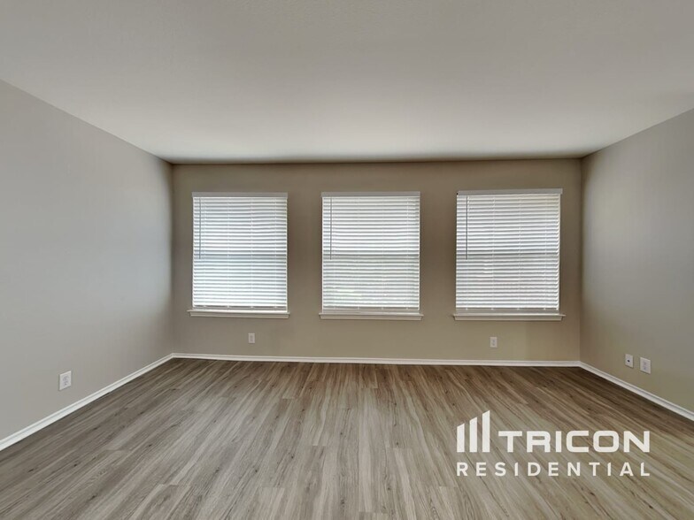 Building Photo - 227 Rock Springs Dr