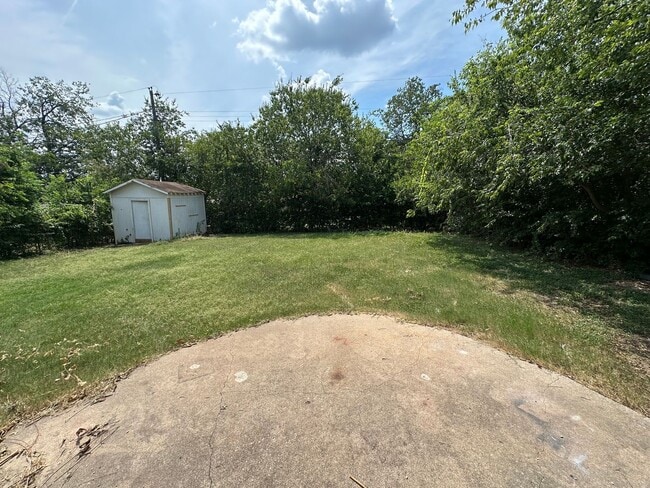 Building Photo - 1106 La Porte Dr