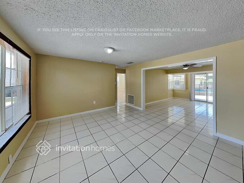 Building Photo - 2522 Holly Rd