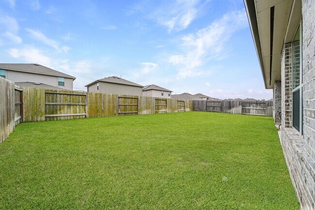 Building Photo - 32927 Franklin Brooks Dr
