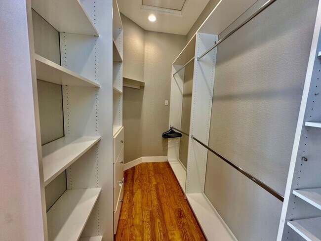 Building Photo - 6350 Cedar Waxwing Ct