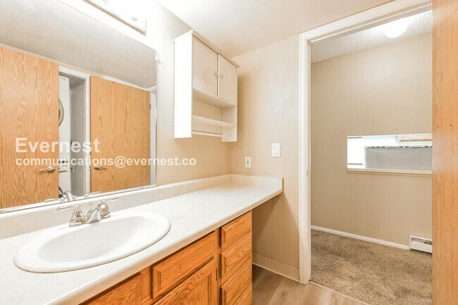 Building Photo - 1 Bed, 1 Bath Condo with Off-Street Parking / Available Soon!