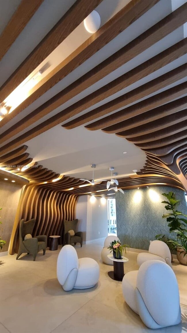 Building Photo - 700 NE 24th St