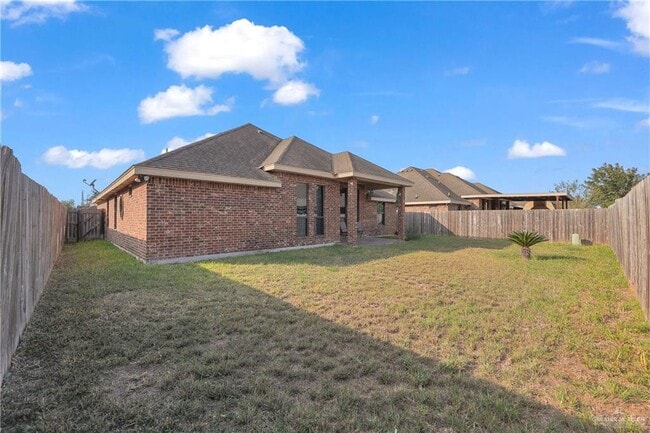 Building Photo - 19 N Dogwood St