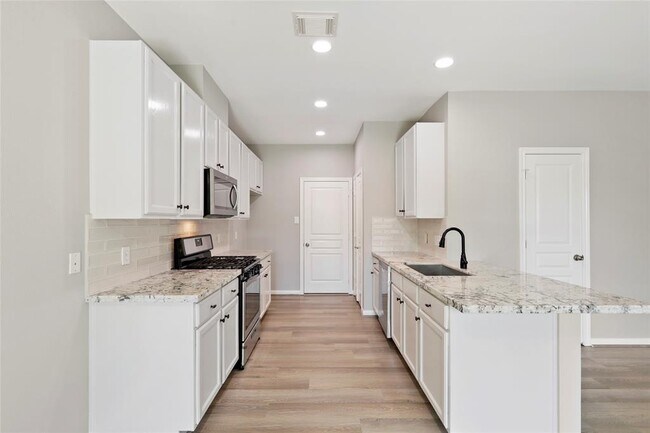 Building Photo - 8315 Greys Ln