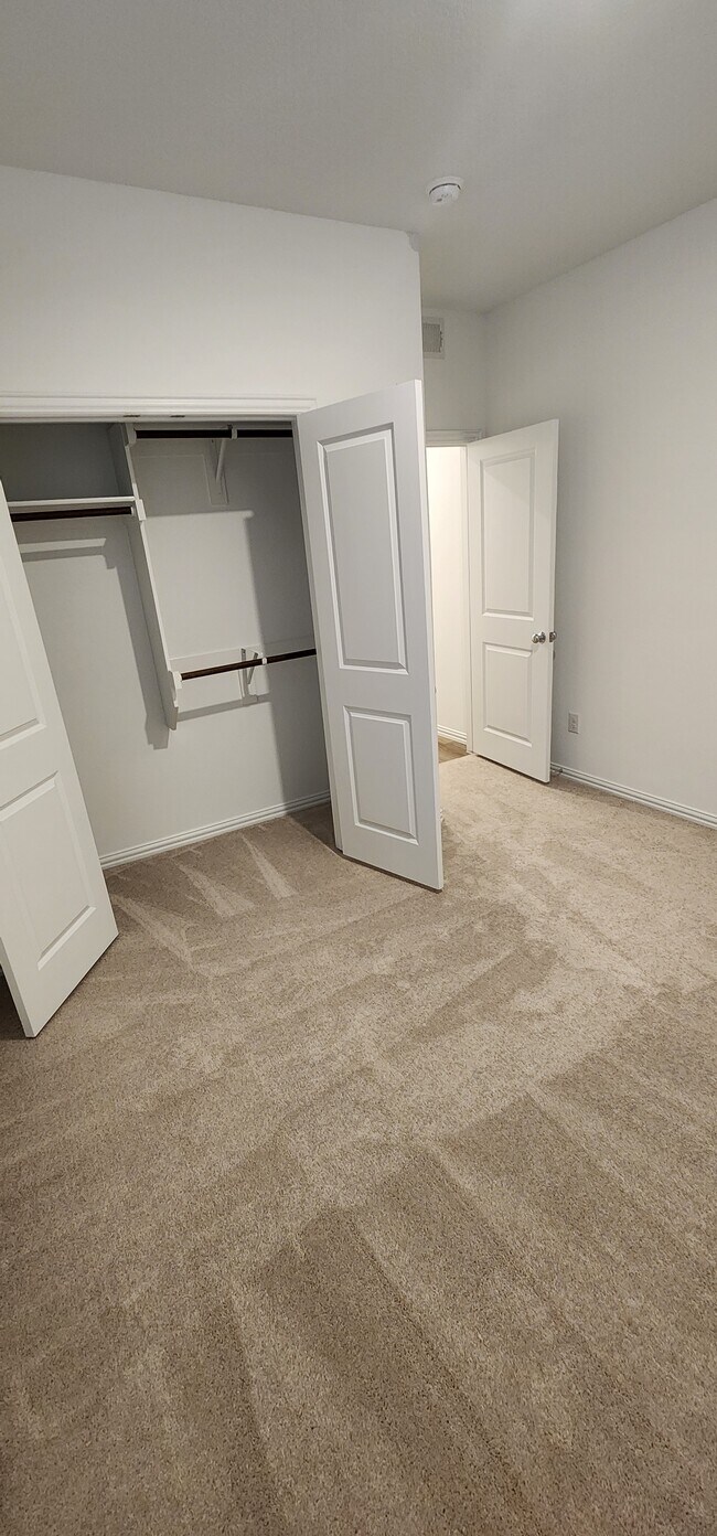 Building Photo - 10029 Little Tree Ln