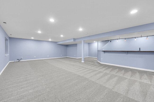 Building Photo - $3,495 - 4 Bed, 4 Bath Home with 4 Car Gar...